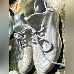 Unisex Grey Size 36/ 5-6 Breathable Stretchy Lace Boutique Sneakers